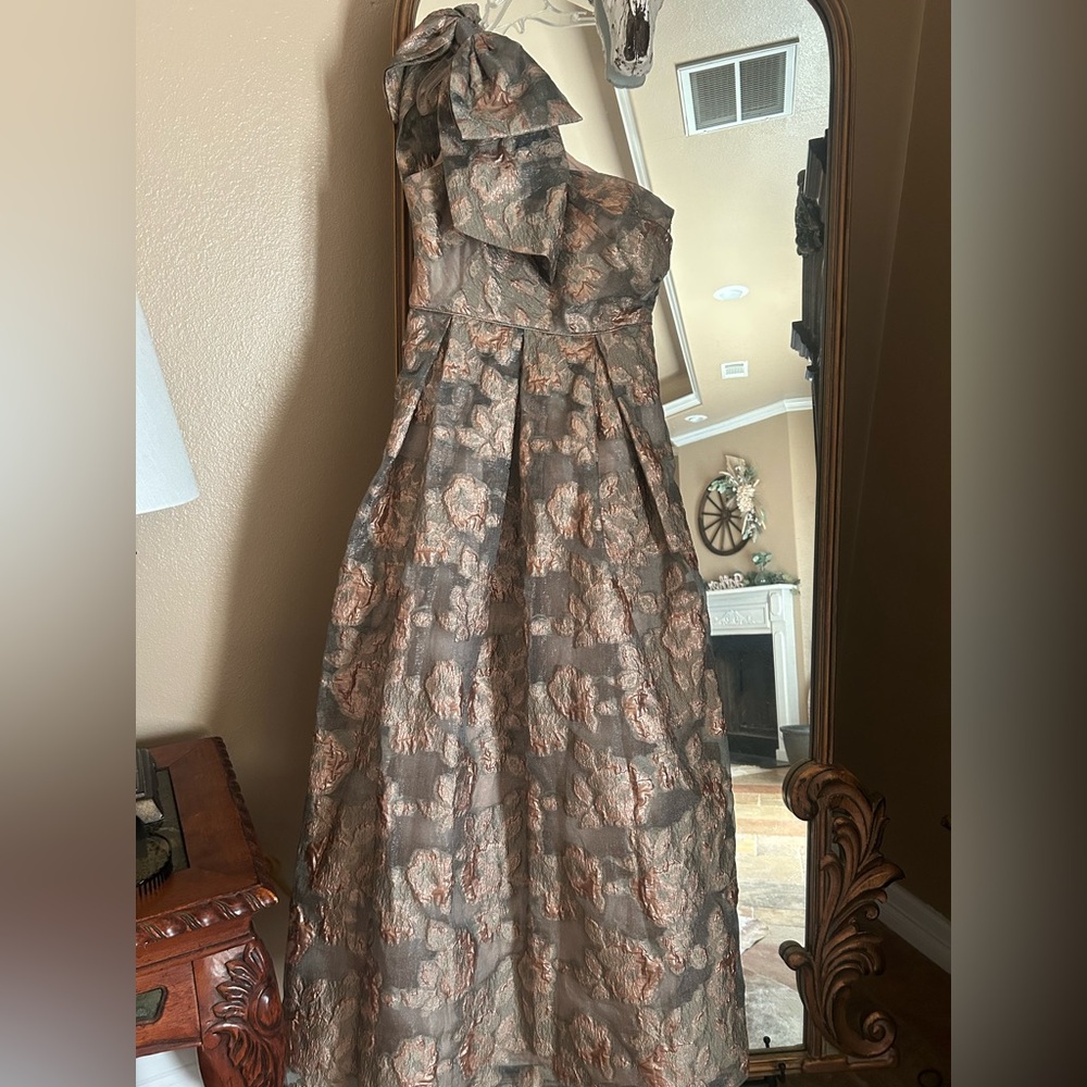 Donna Karan Metallic Floral One-Shoulder Gown - Picture 7 of 9